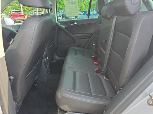 Used 2015 Volkswagen Tiguan SE FWD image 13