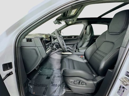 New 2026 Porsche Cayenne Turbo image 5