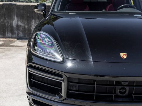 Certified 2022 Porsche Cayenne Turbo S AWD/4WD image 14