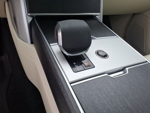 Used 2024 Land Rover Range Rover Long Wheelbase SE image 15