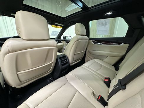 Certified 2018 Cadillac XT5 Luxury w/ Driver Awareness Package AWD/4WD image 22