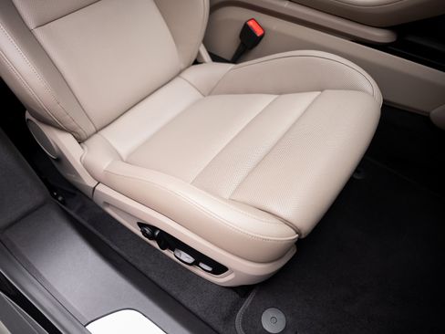 Used 2022 Porsche Taycan 4S image 61