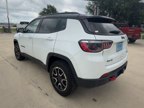 Used 2025 Jeep Compass Trailhawk w/ Trailer Tow Group AWD/4WD image 6