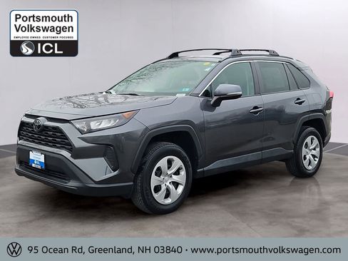 Used 2021 Toyota RAV4 LE image 1