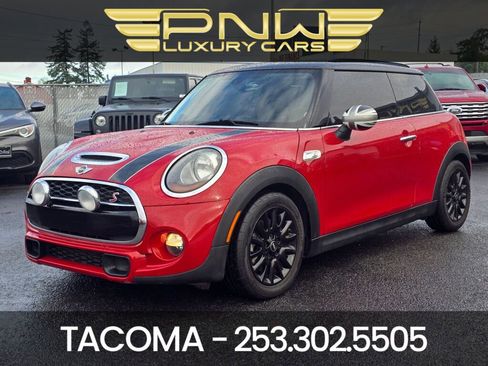 Used 2017 MINI Cooper S image 1