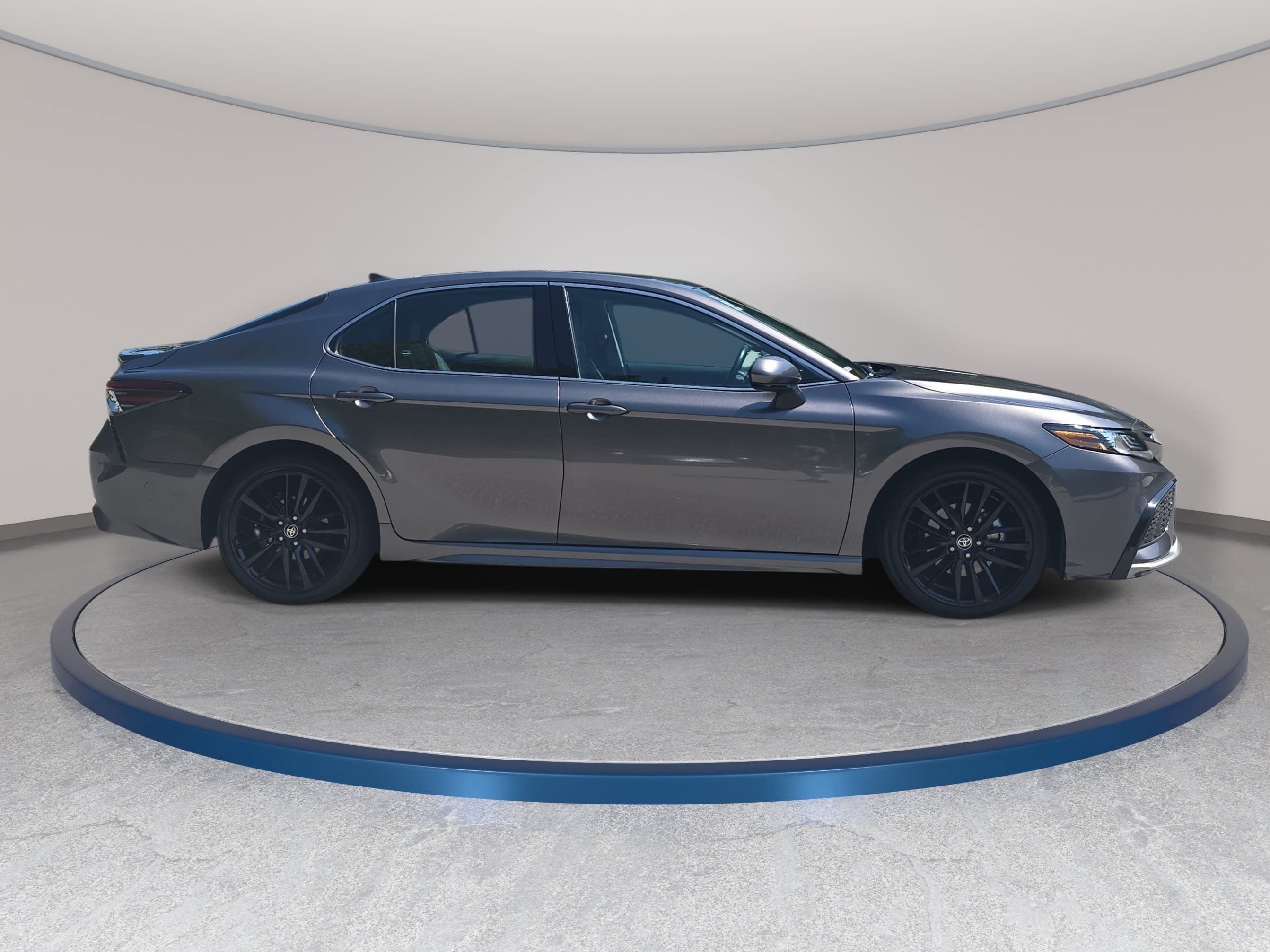 Used 2024 Toyota Camry XSE FWD image 4