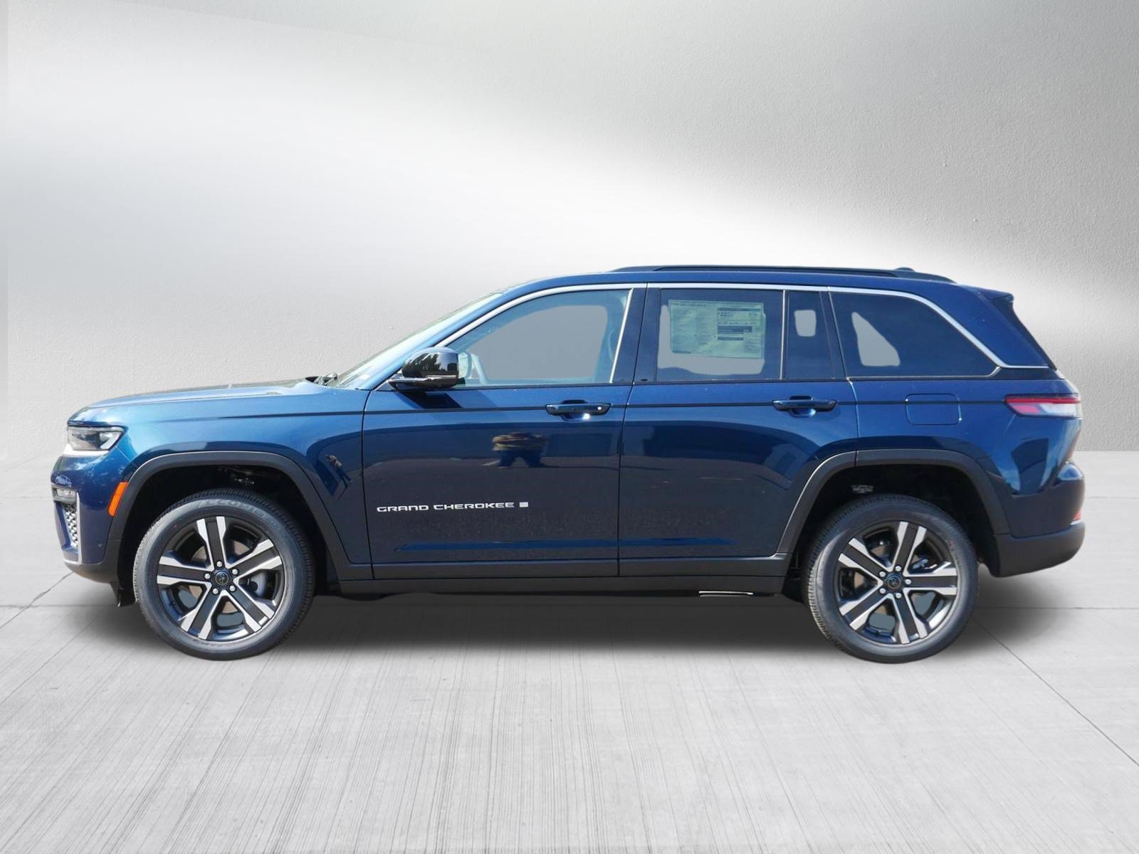 New 2027 Jeep Grand Cherokee Limited w/ Technology Group II AWD/4WD image 4