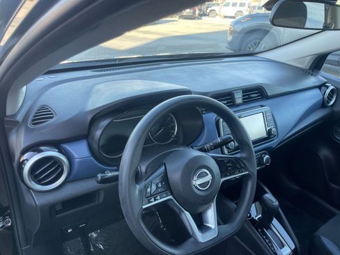 Used 2025 Nissan Versa SV image 32