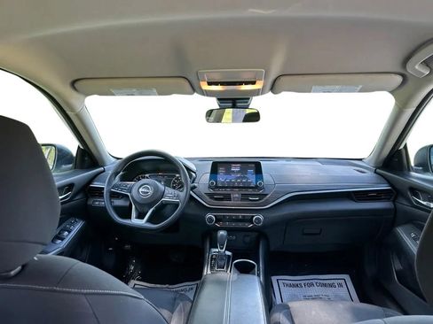 Used 2024 Nissan Altima 2.5 SV FWD image 30