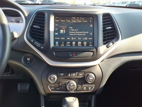 Used 2017 Jeep Cherokee Limited w/ Trailer Tow Group image 10