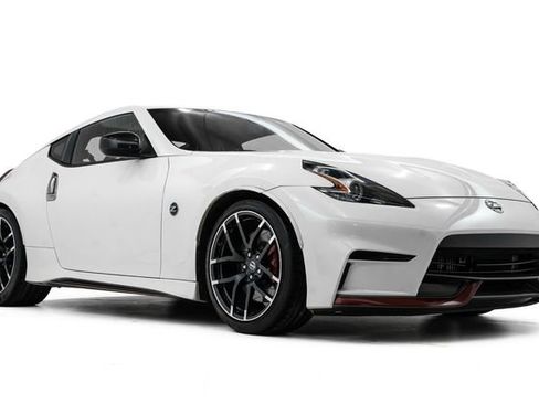Used 2018 Nissan 370Z NISMO image 6
