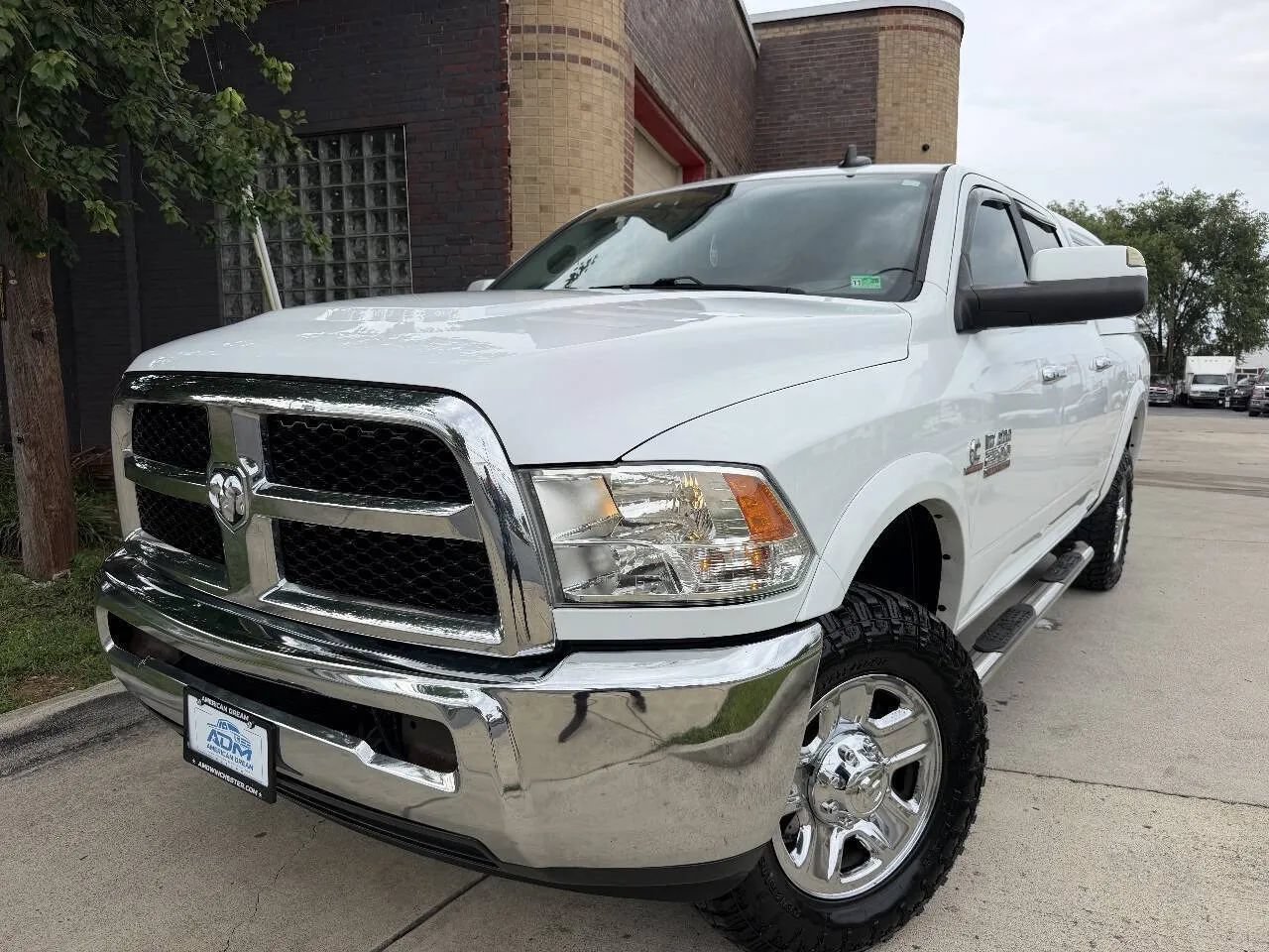 Used 2018 RAM 2500 SLT AWD/4WD image 2