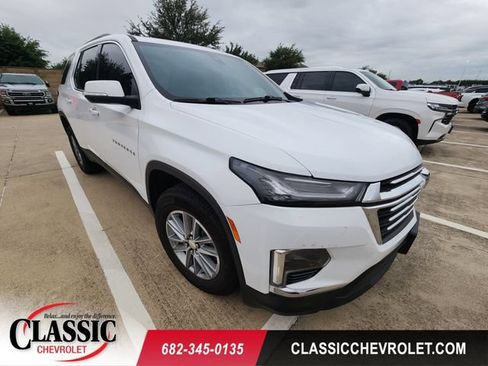 Used 2023 Chevrolet Traverse LT FWD image 1