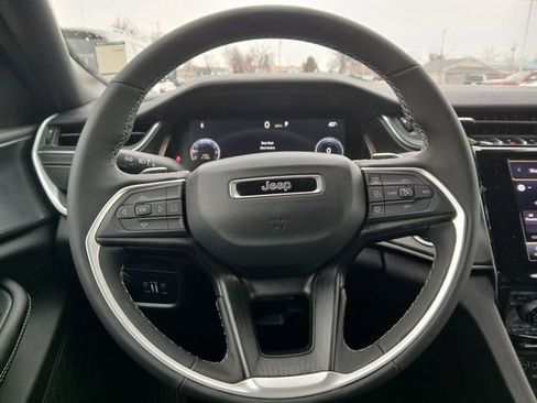 New 2025 Jeep Grand Cherokee L Laredo image 20