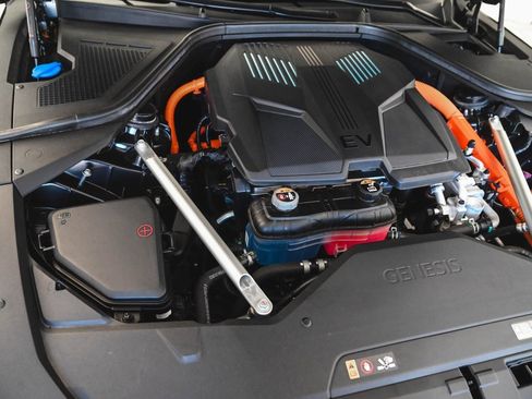 Used 2024 Genesis G80 image 36