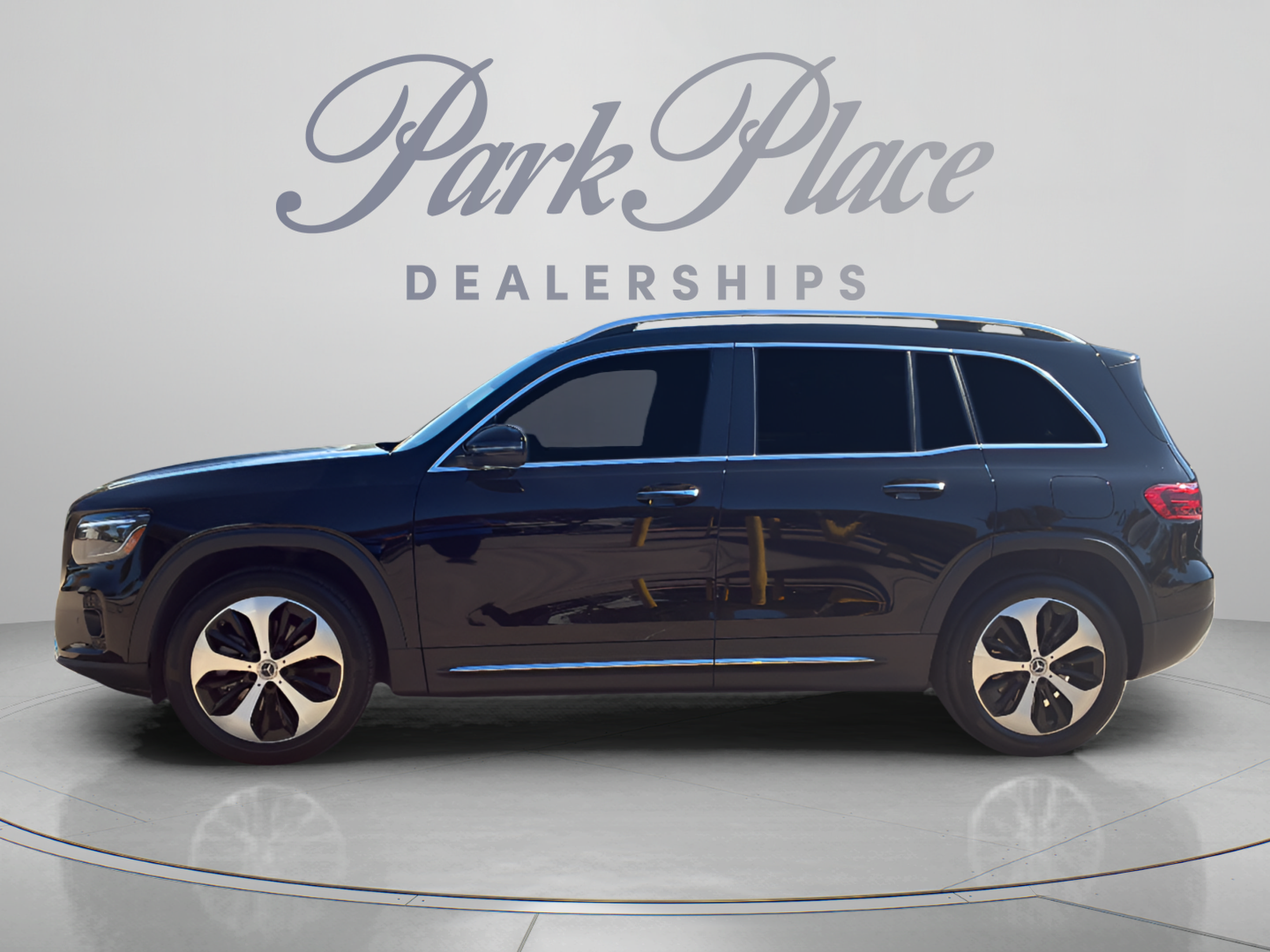 Certified 2024 Mercedes-Benz GLB 250 image 2