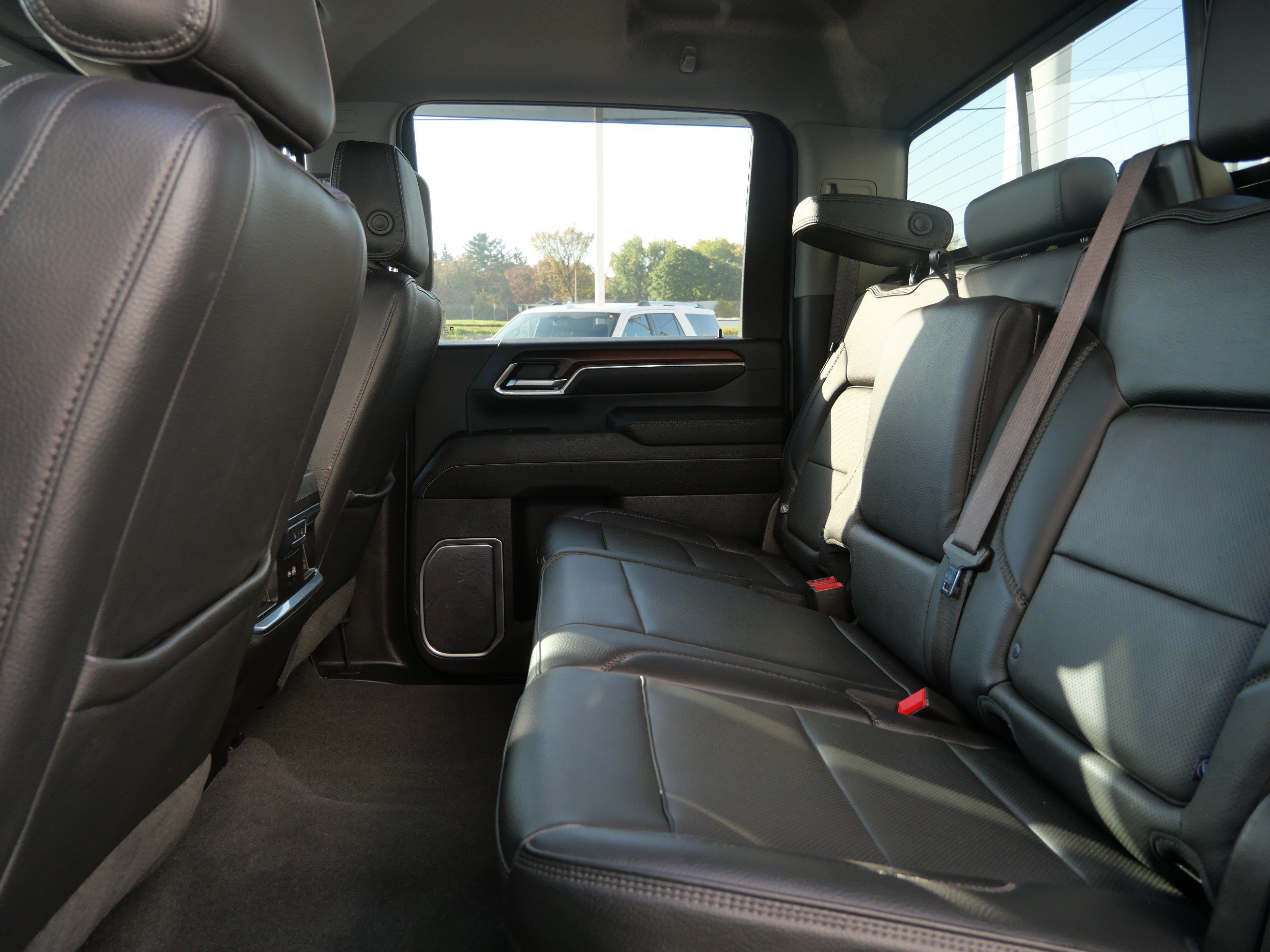 Used 2024 GMC Sierra 3500 Denali w/ Denali Reserve Package AWD/4WD image 7