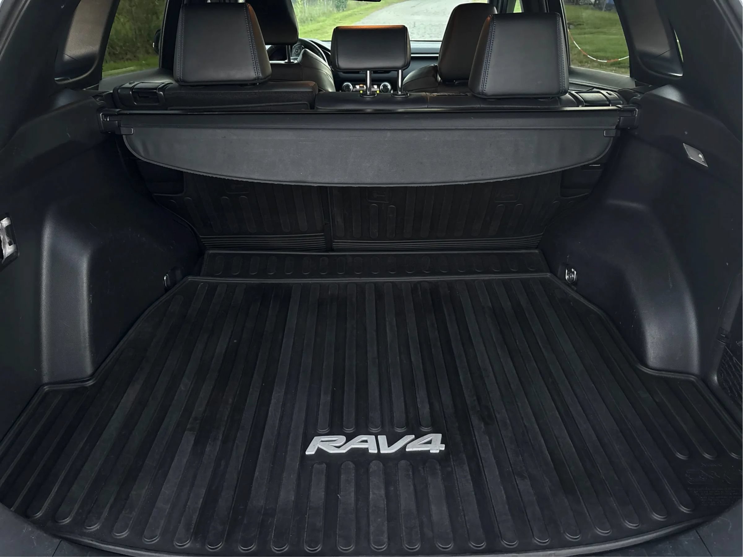 Used 2019 Toyota RAV4 XSE AWD/4WD image 28