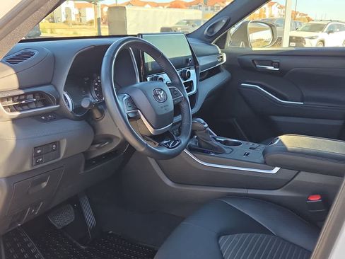 Certified 2023 Toyota Highlander XSE image 10