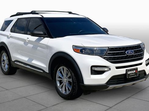 Used 2020 Ford Explorer XLT w/ Equipment Group 202A AWD/4WD image 3