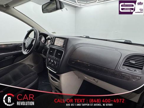 Used 2019 Dodge Grand Caravan SE w/ UConnect Hands-Free Group image 39
