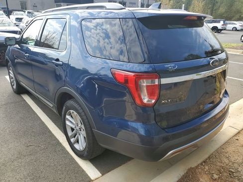 Used 2017 Ford Explorer XLT image 6