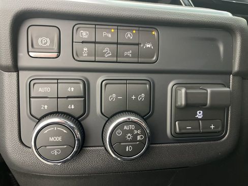 New 2026 Chevrolet Suburban High Country AWD/4WD image 31