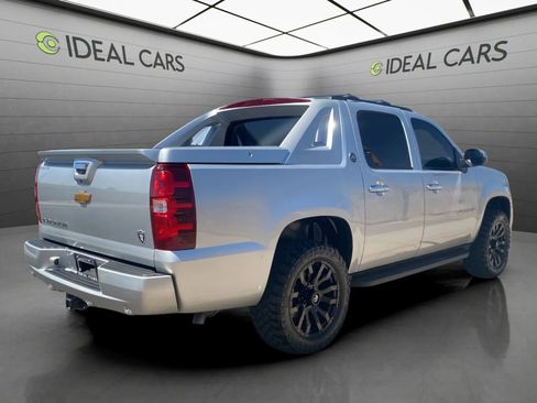Used 2013 Chevrolet Avalanche LS AWD/4WD image 5