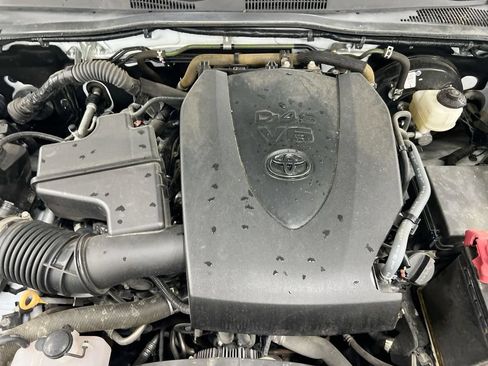 Used 2022 Toyota Tacoma SR AWD/4WD image 24