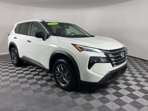 Used 2024 Nissan Rogue S AWD/4WD image 1