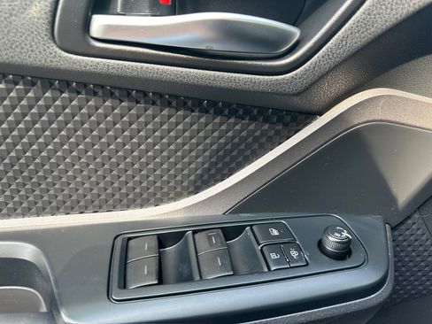 Used 2021 Toyota C-HR LE image 37