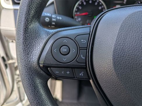 Used 2022 Toyota RAV4 LE image 18