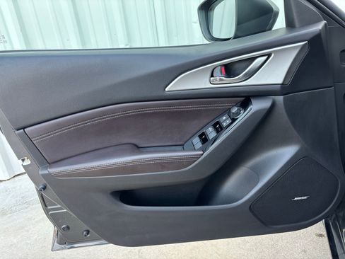 Used 2018 MAZDA MAZDA3 Touring image 13
