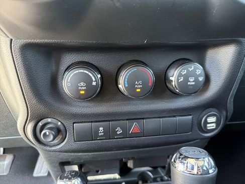 Used 2018 Jeep Wrangler Unlimited Sport S AWD/4WD image 33