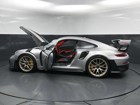 Used 2018 Porsche 911 GT2 RS RWD image 32