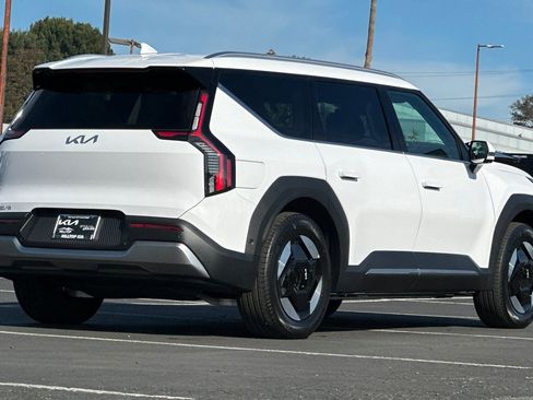 New 2026 Kia EV9 Wind image 4