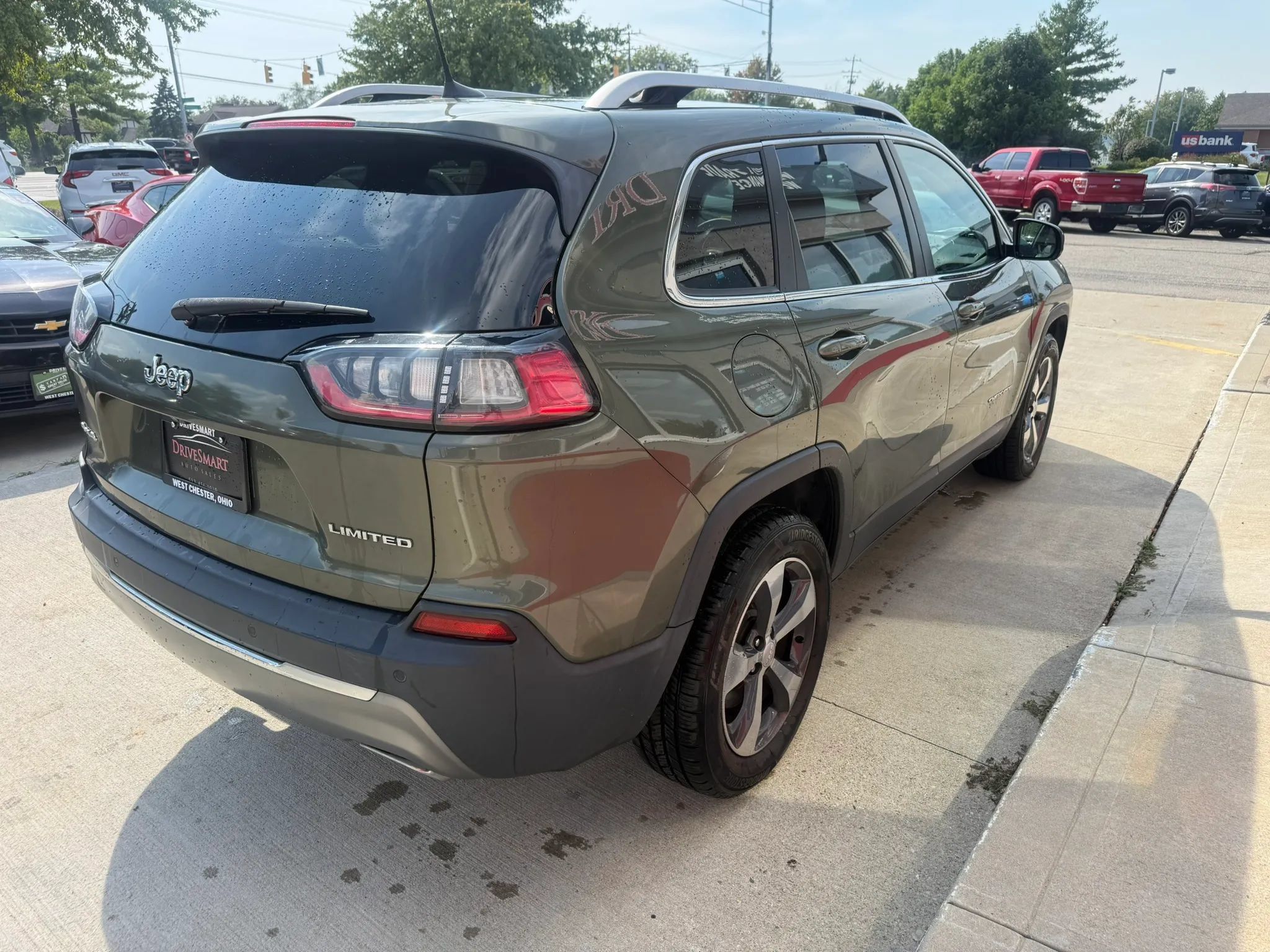 Used 2019 Jeep Cherokee Limited AWD/4WD image 3