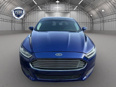 Used 2015 Ford Fusion SE image 2