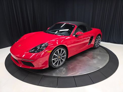 Used 2021 Porsche 718 Boxster RWD image 8