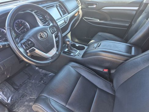Used 2018 Toyota Highlander XLE image 12
