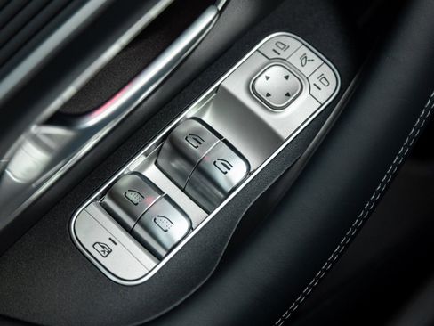 Used 2025 Mercedes-Benz GLS 63 AMG 4MATIC image 21