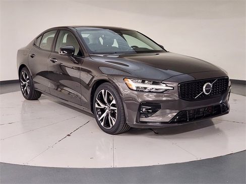 Used 2024 Volvo S60 B5 Core image 7