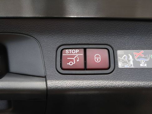New 2026 Mercedes-Benz GLS 450 4MATIC image 17