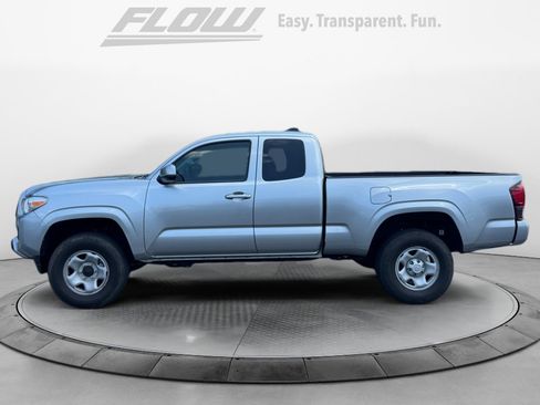 Used 2022 Toyota Tacoma SR w/ SR Convenience Package AWD/4WD image 4