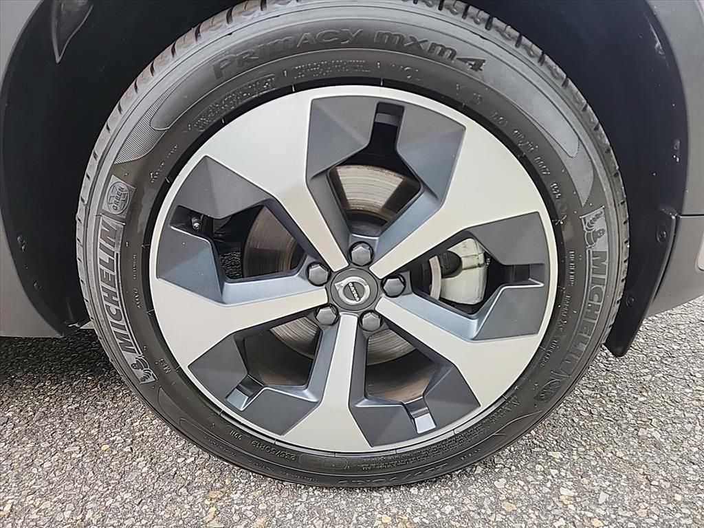Certified 2026 Volvo XC40 B5 Plus AWD/4WD image 12