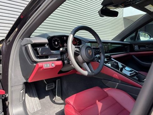 Certified 2025 Porsche Panamera 4 image 4