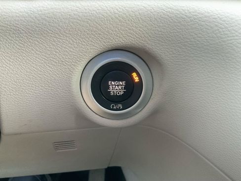 Used 2018 Chrysler Pacifica Touring Plus FWD image 24