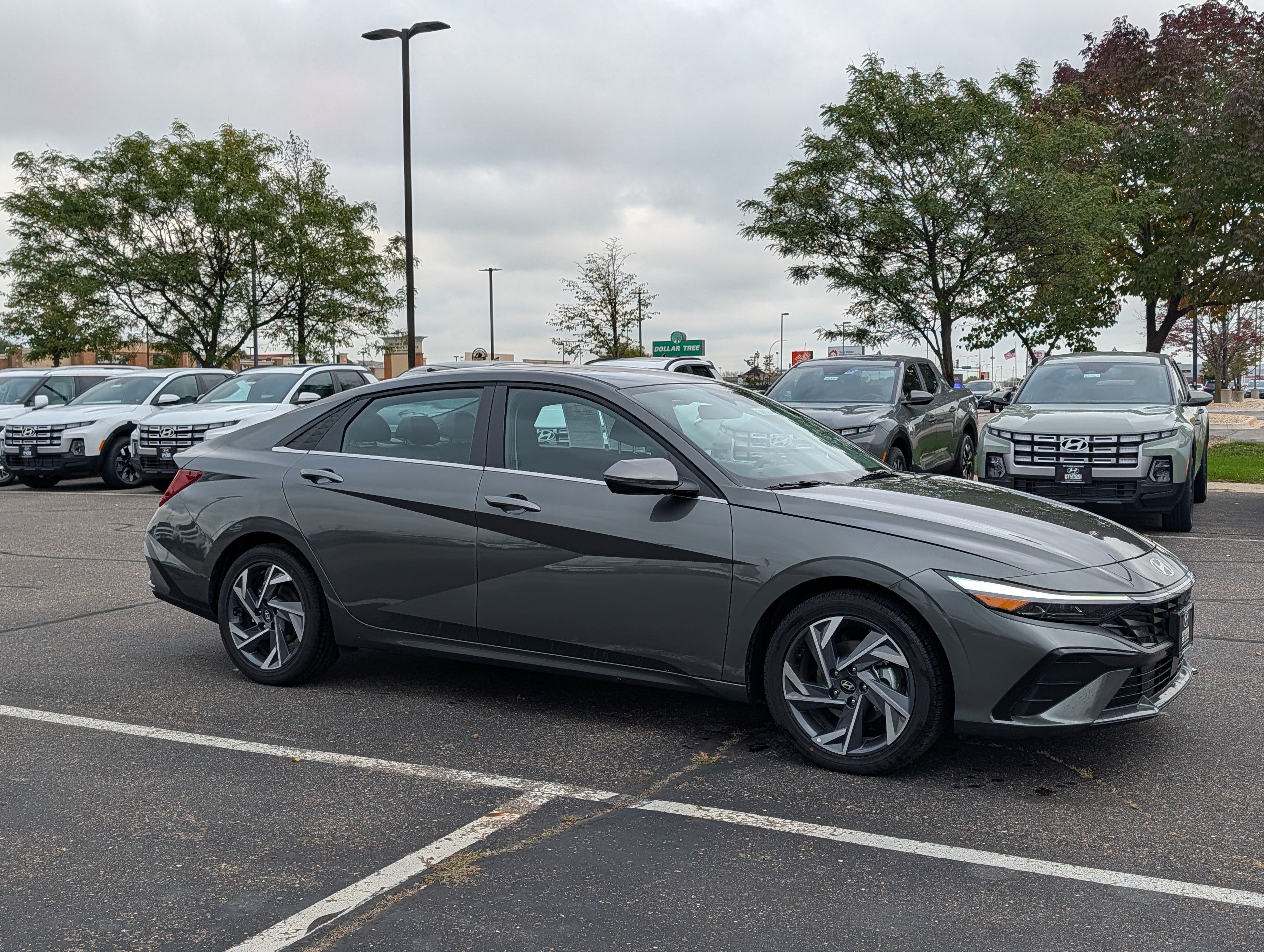 Used 2026 Hyundai Elantra Limited FWD image 7