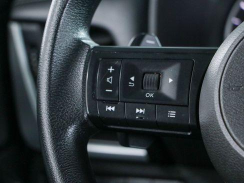 Used 2024 Nissan Rogue SV FWD image 13
