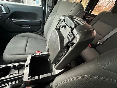 Used 2019 Jeep Wrangler Unlimited Sport S image 26